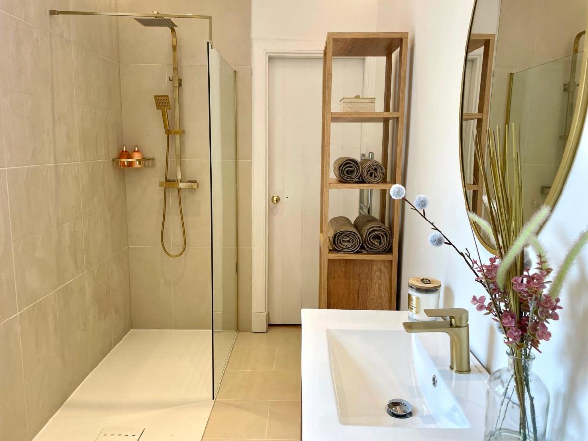 Stylish & Chic Central Apartment With Hot Tub Perth Exterior photo